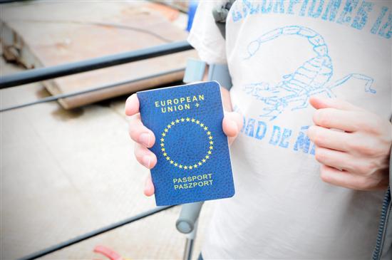 Ten paszport nie jest tak dobry jak konfederacji / Damien Brailly